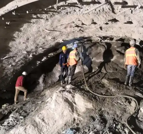 七坊镇拱顶带模注浆料的施工流程及注意事项